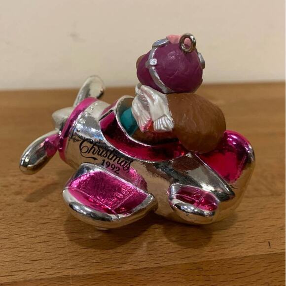 1992 Hallmark Daugther Ornament Chipmunk on a Airplane - Picture 4 of 8